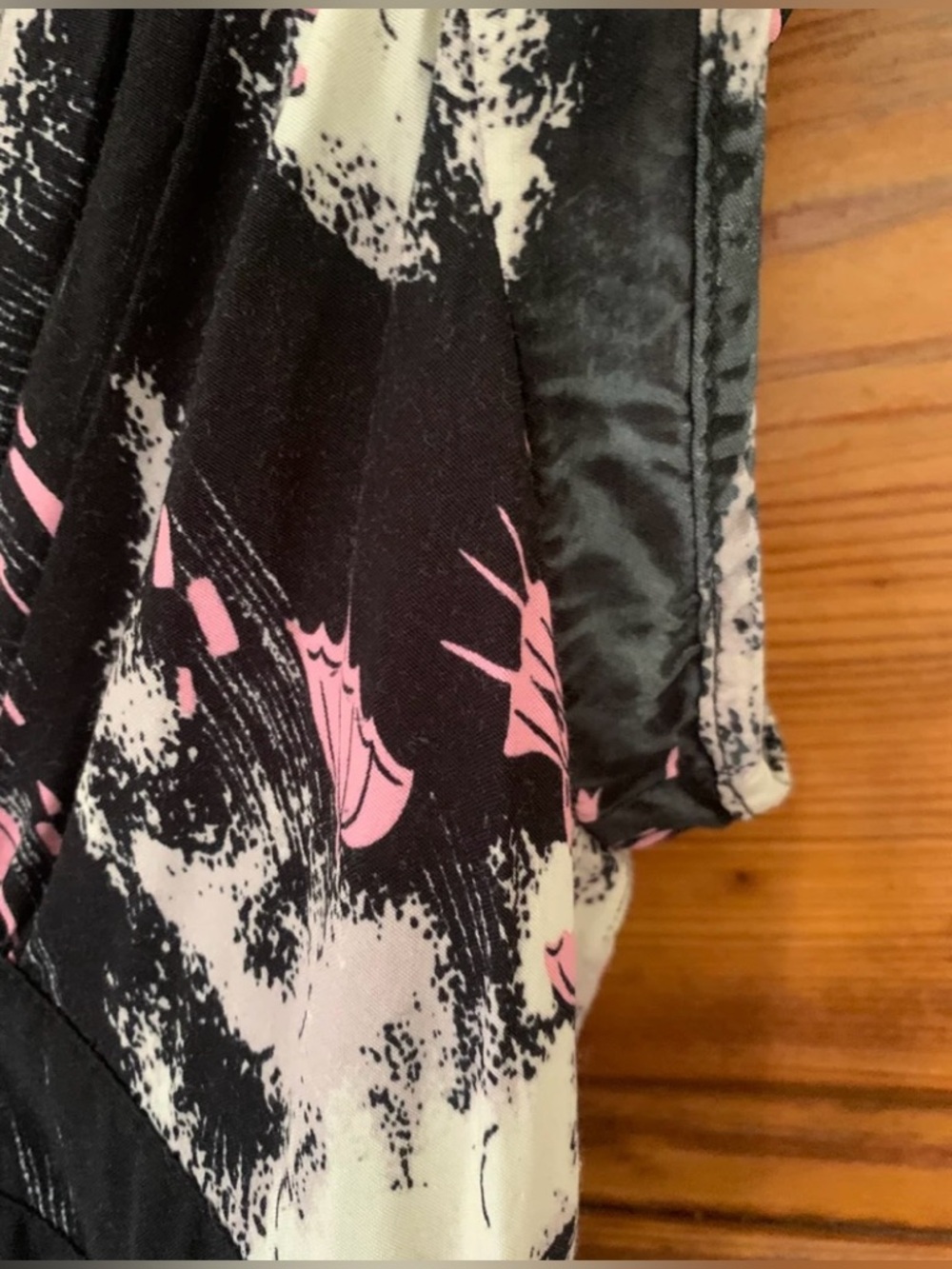 Trashy diva deep cut hurricane print dress
sz 14 as-is - Picture 4 of 7